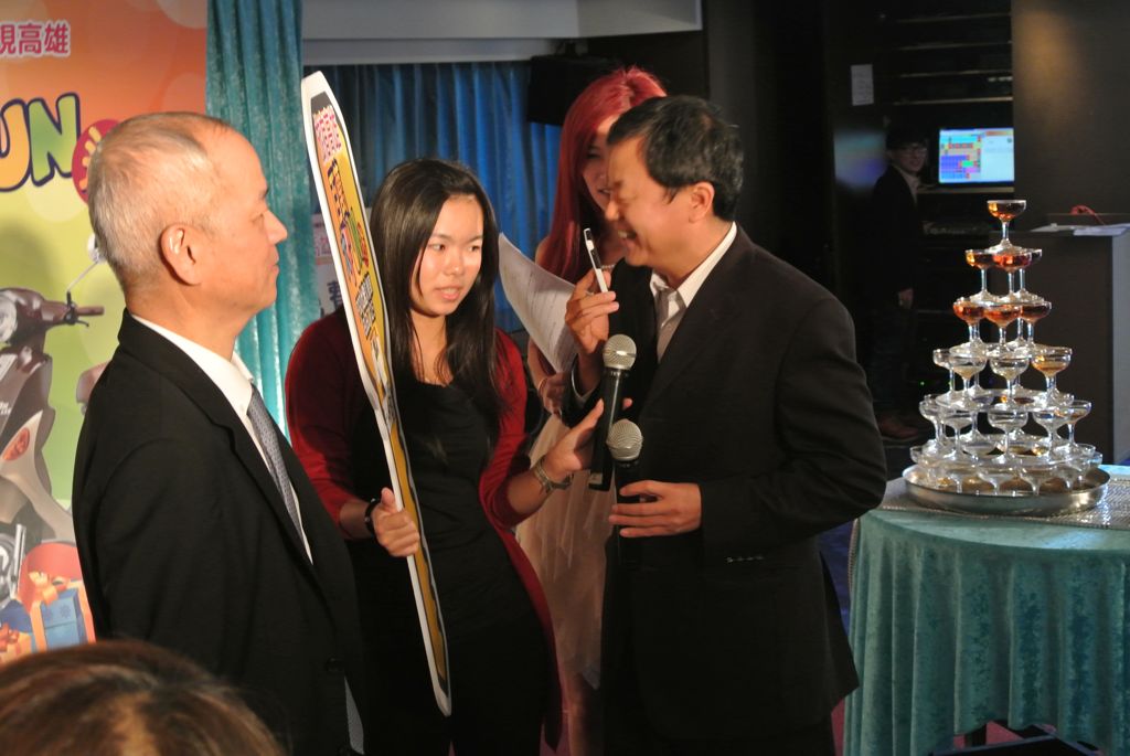 現場CALL OUT頭獎比雅久機車得主貳名-4